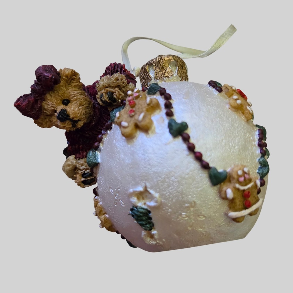Boyds Bears 1996 Christmas Ornament Clarie w/ Gingerbread Garland 25701 with Box